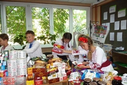 Первое сентября без цветов: вместо букетов учителям школьники подарили 92 тыс. гривен бойцам АТО (фото) «фото»