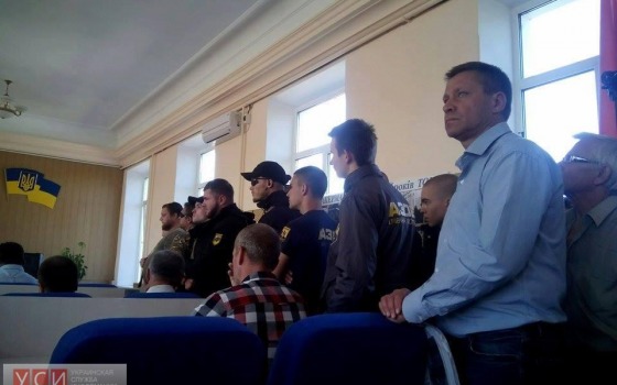 «Азов» и радикалы на сессии Белгород-Днестровского горсовета: решается вопрос о выделении земли церкви (фото) «фото»