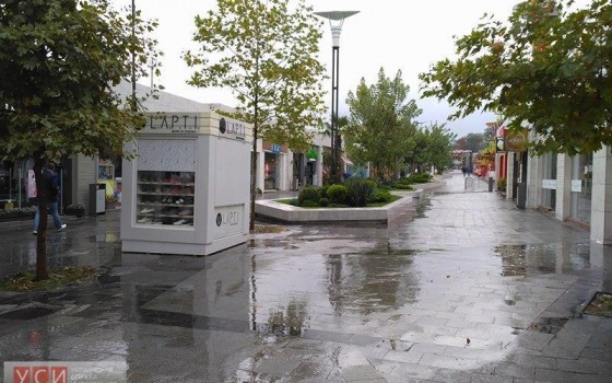 Элитные пляжи в Аркадии после дождя превратились в свалку (фоторепортаж) «фото»