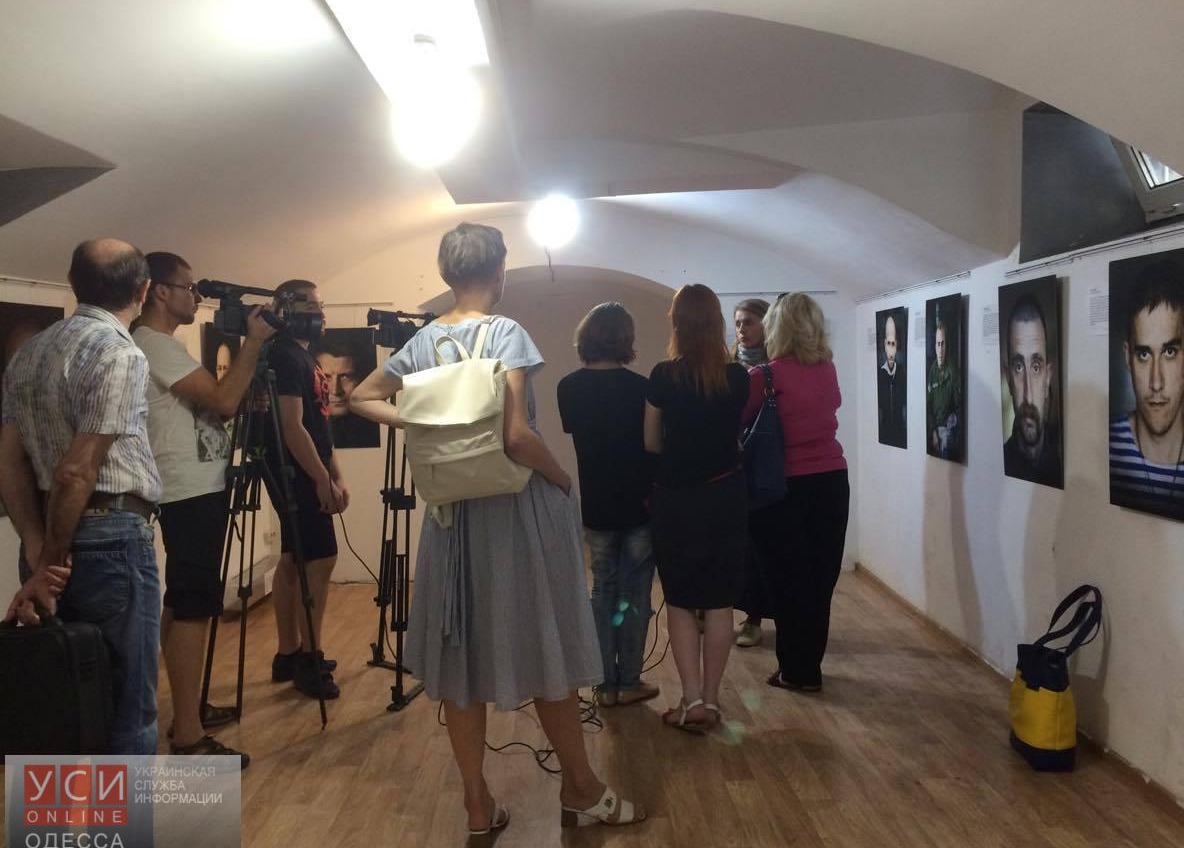 В Одессе открылась выставка с фотографиями воинов АТО «фото»
