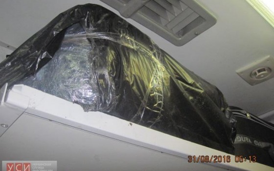 У пассажира поезда «Одесса-Москва» изъяли 14 тюков одежды и обуви (фото) «фото»