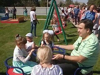 На день села в Саврани Саакашвили открыл новый детский сад и спортзал (фото) «фото»
