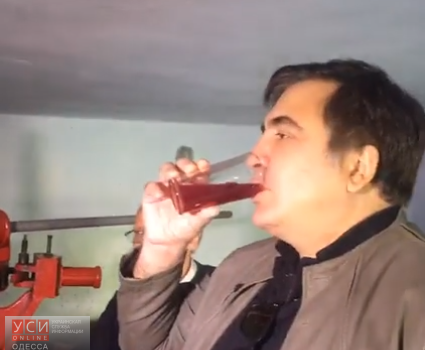 Саакашвили в Шабо поздравил виноделов с отменой лицензий (видео) «фото»