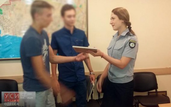 Школьник задержал грабителя, который срывал цепочки с одесситок (фото) «фото»