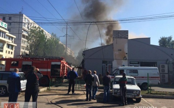 ЧП на Таирова: мужчина слетел с крыши во время сварочных работ (фото, обновлено) «фото»