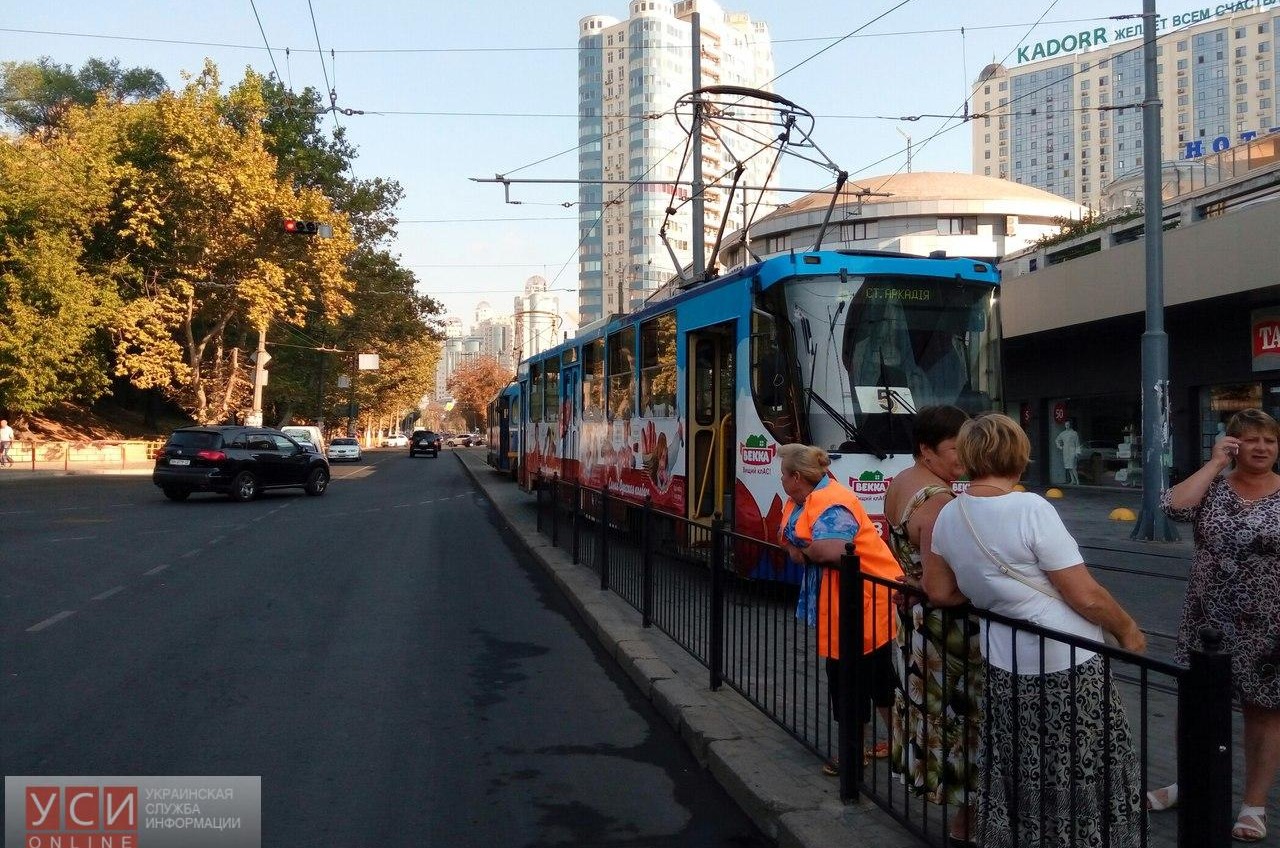 В Аркадии маршрутка въехала в трамвай: движение заблокировано (фото) «фото»