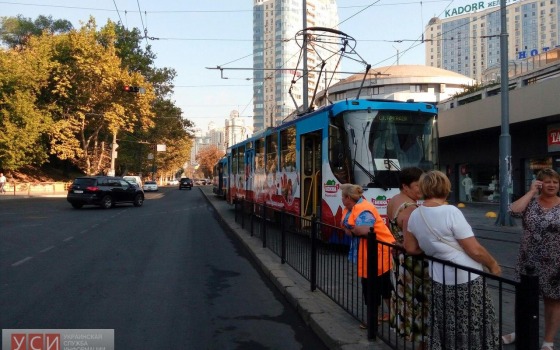 В Аркадии маршрутка въехала в трамвай: движение заблокировано (фото) «фото»