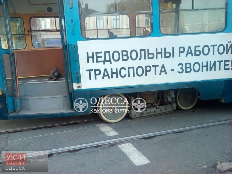 Трамвай сошел с рельсов под Пересыпским мостом (фото) usionline.com Трамвай сошел с рельсов под Пересыпским мостом (фото) «фото»