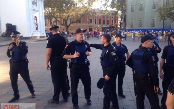 Полиция стягивается на Думскую площадь: опасаются столкновений муниципальной охраны с активистами (фото) «фото»