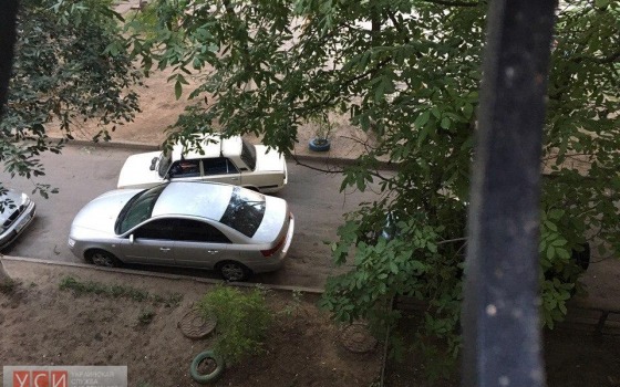 На поселке Котовского вор-неудачник пытался угнать «Жигули», но врезался в рядом стоящий автомобиль, – очевидец (фото) «фото»