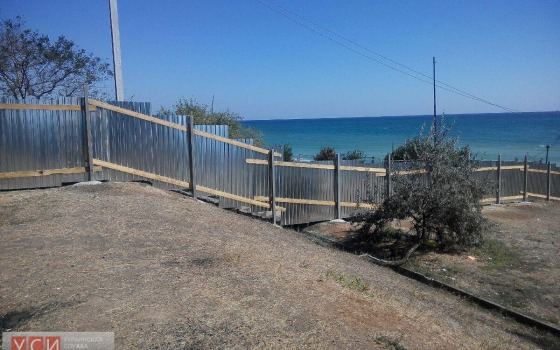 В Черноморске застройщик забором перекрыл доступ к городскому пляжу: люди готовятся к акции протеста (фото) «фото»