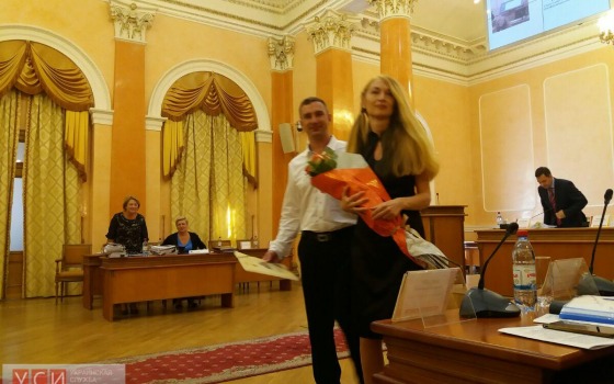 Родителям одесской пятерни вручили ордер на квартиру (фото) «фото»