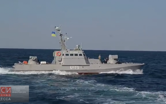 Одесские моряки на катерах «Бердянск» и «Аккерман» отогнали российский корабль от морской границы, применив тактику “волчьей стаи” (видео) «фото»
