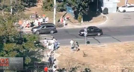 Жители жилмассива “Радужный” перекрыли дорогу: требуют установить светофор «фото»