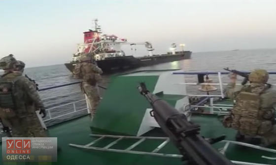 Появилось видео освобождения захваченного судна в Южном «фото»