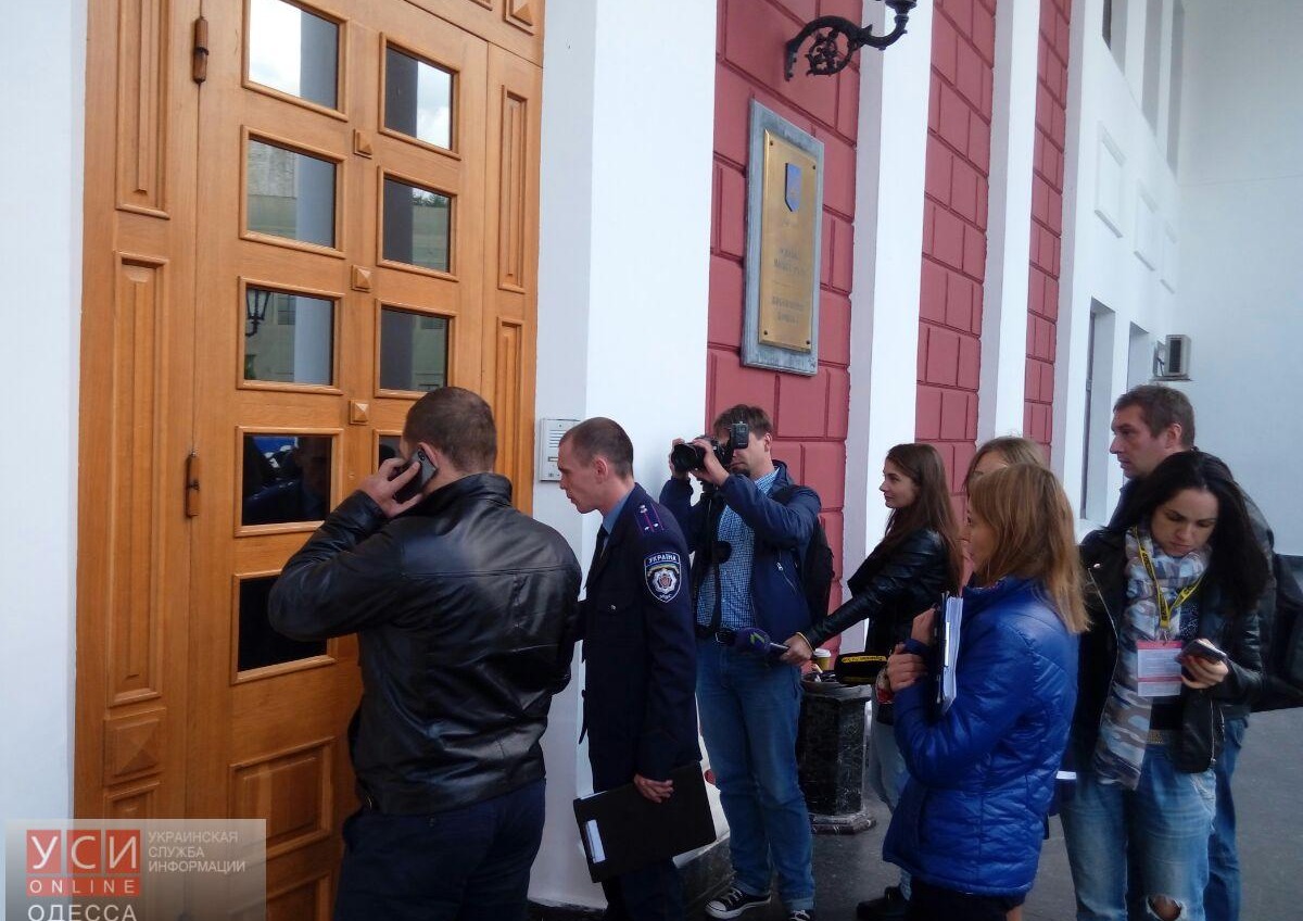 В Одесском горсовете проходят обыски: СБУ изымает документы (фото, обновлено) «фото»