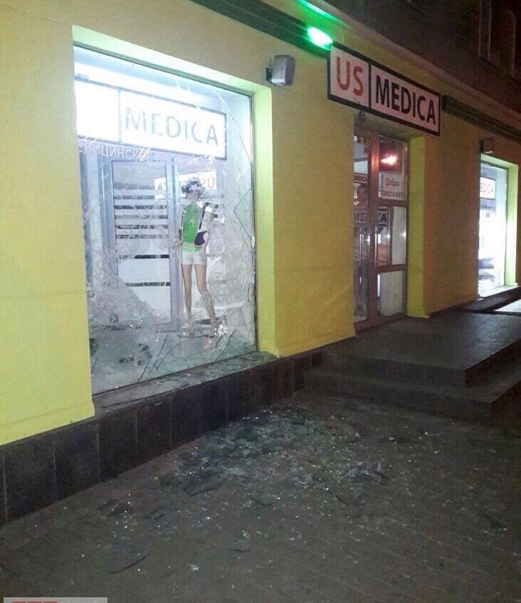 В магазине на Пушкинской разбили витрину и украли гироскутер (фото) «фото»