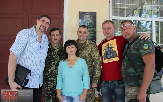 Волонтеры открыли памятную доску погибшему в АТО одесситу (фото) «фото»