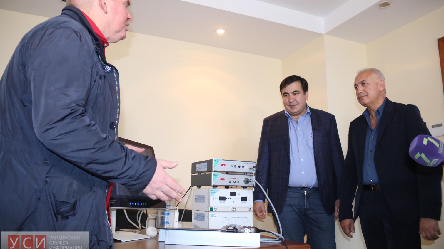 Саакашвили и грузино-американский хирург подарили онкологическому диспансеру эндоскоп для операций (фото) «фото»
