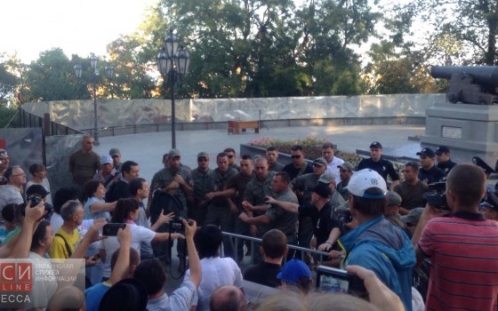 Полиция объявила о “минировании” Думской: активисты подрались с силовиками «фото»