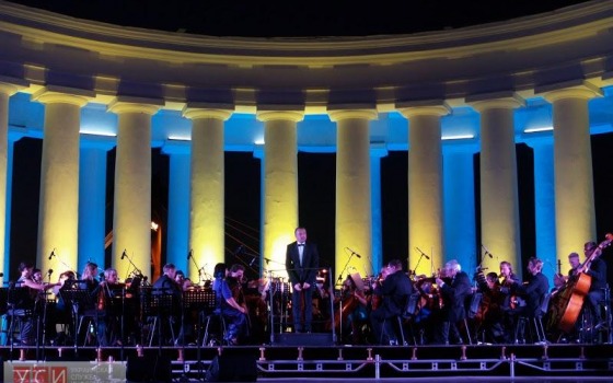 Возле Воронцовской колоннады сыграли мировые хиты (фото) «фото»