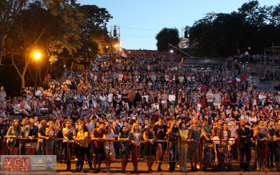 Масштабный фейерверк и концерт на Потемкинской лестнице ко Дню города: как это было (фоторепортаж) «фото»