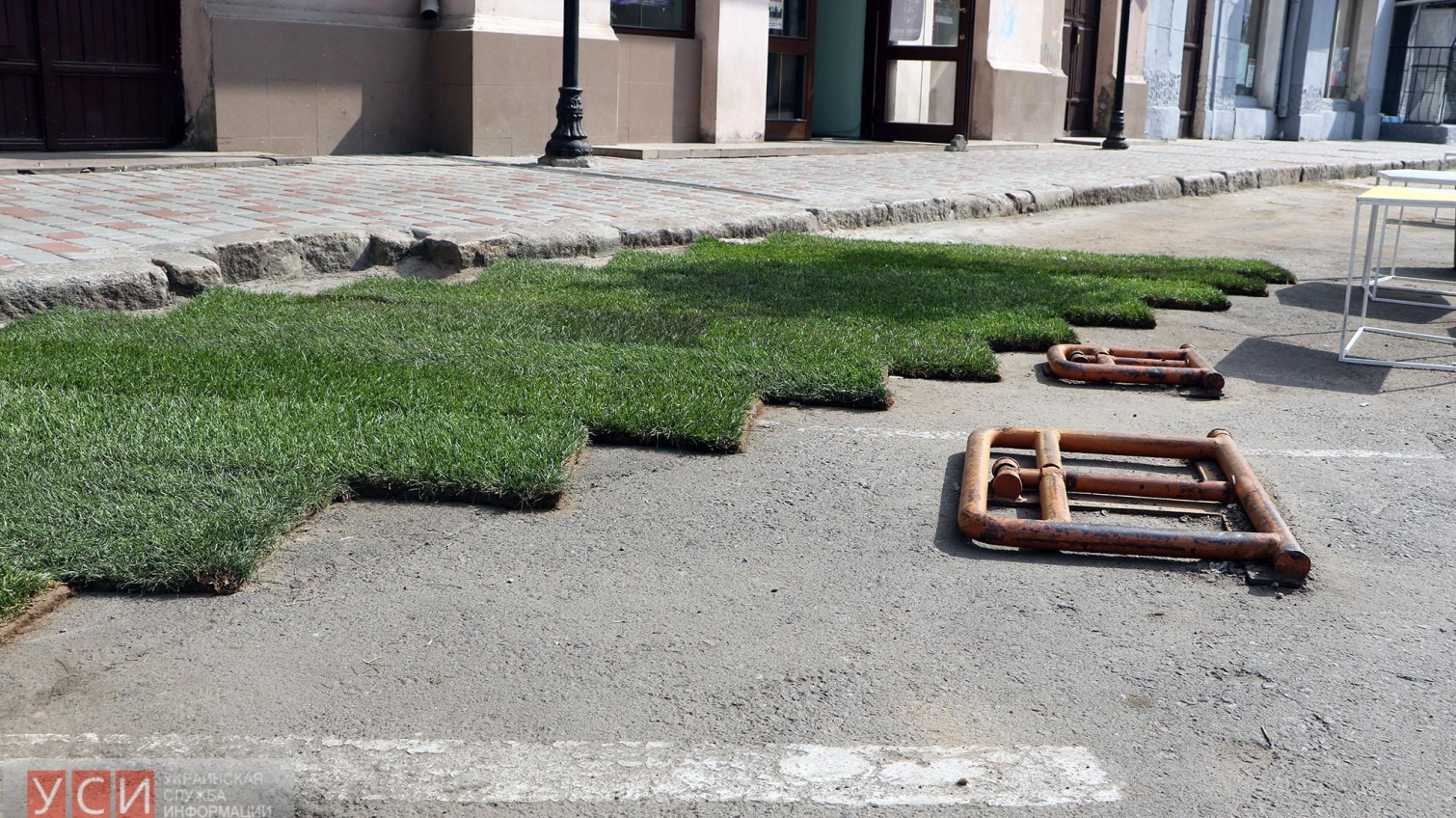 Переулок Вице-адмирала Жукова превратился в пешеходную зону: там появились лавочки и деревья (фото) «фото»