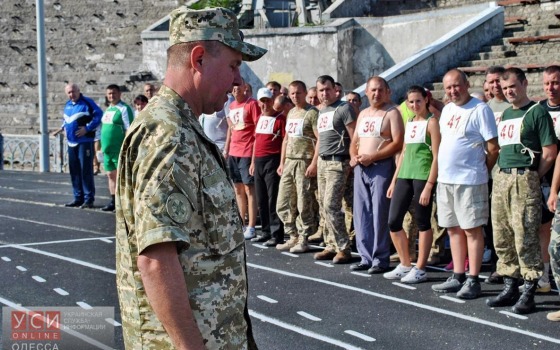 Летчики и генерал воздушного командования «Юг» сдали зачет по физподготовке на стадионе «СКА» «фото»