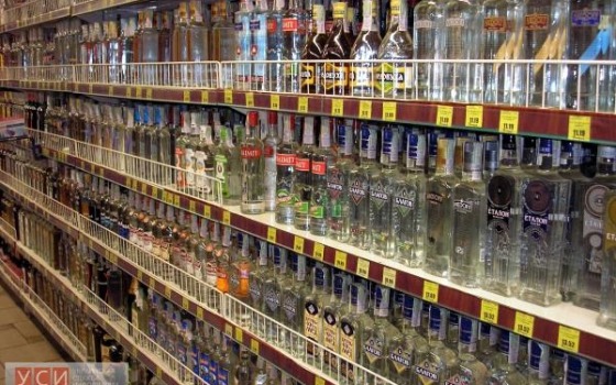 8-летние школьники из Одесской области пытались вынести из магазина бутылку водки и шоколад «фото»