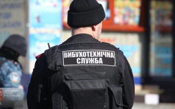 Супермаркет на Щорса  “заминирован”: неизвестные не впускают взрывотехников в магазин «фото»