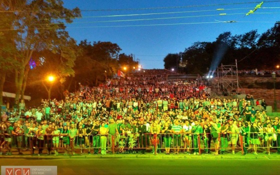 Тысячи одесситов на Потемкинской лестнице: празднование Дня города завершилось концертом (фото) «фото»