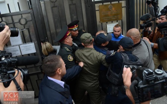 Полиция повторно задержала активистов «Правого сектора» у одесского консульства РФ «фото»