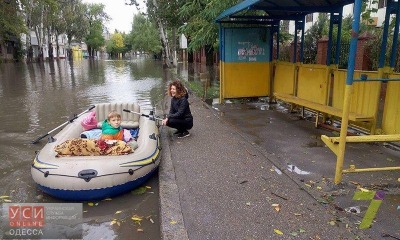 Одесская мама съездила за продуктами на лодке (фото) «фото»
