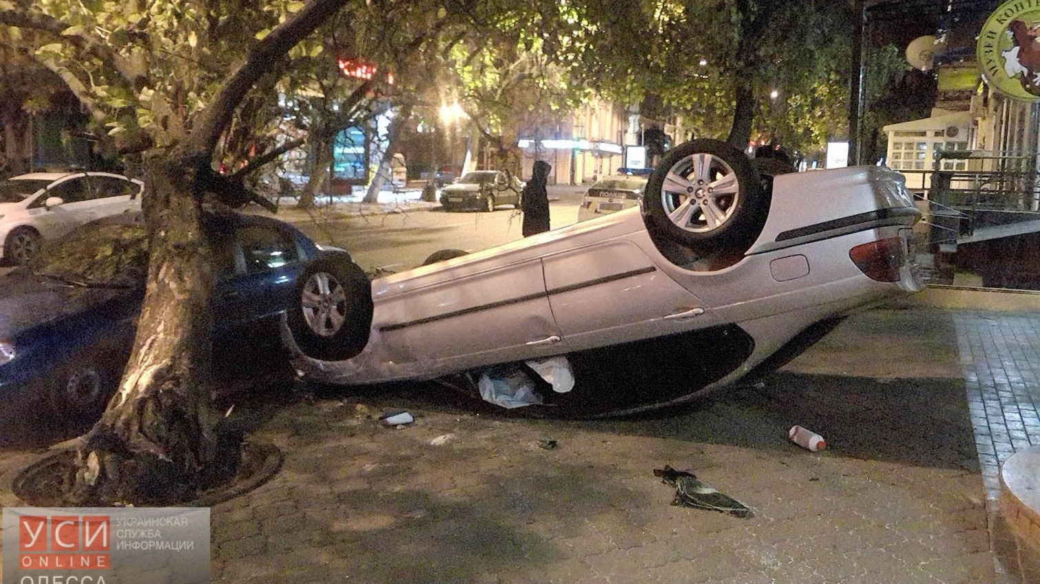 Пьяный автомобилист перевернул «BMW» возле ночного клуба в центре Одессы (фото) «фото»