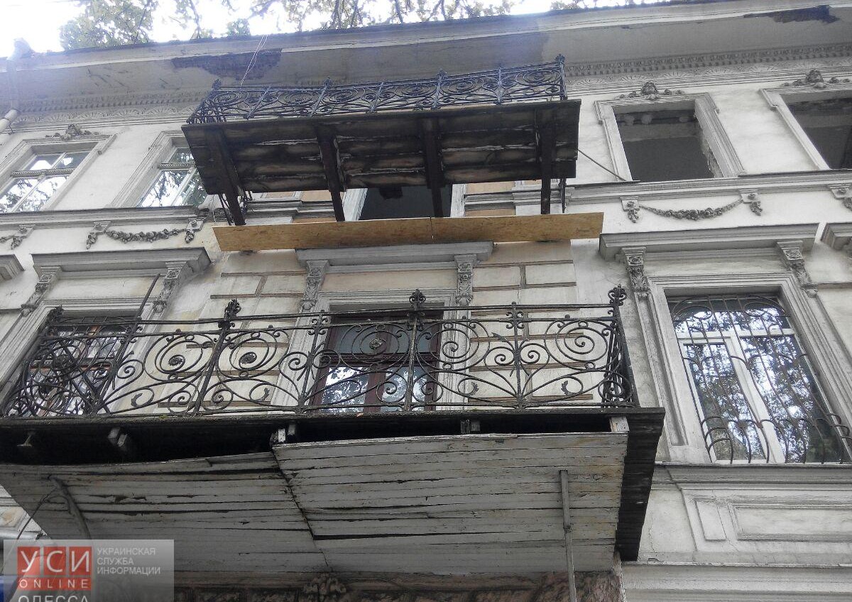 На Пушкинской огородили аварийный балкон (фото) «фото»
