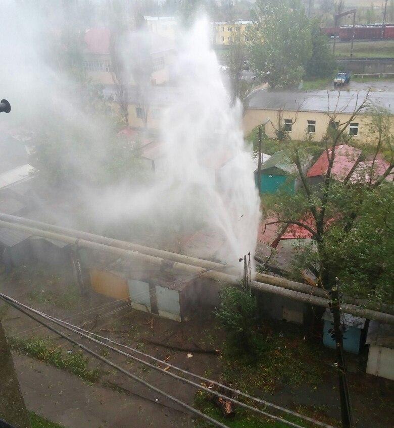 В Суворовском районе прорвало теплотрассу (фото) «фото»
