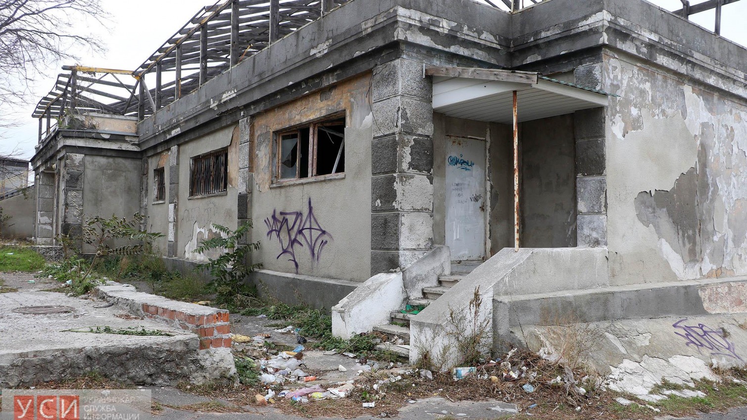Последствия оползней в Черноморке: покосившиеся дома и огромные трещины (фоторепортаж) «фото»