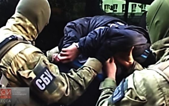 СБУ с погоней задержала автомобиль контрабандистов у границы с Молдовой usionline.com СБУ с погоней задержала автомобиль контрабандистов у границы с Молдовой «фото»