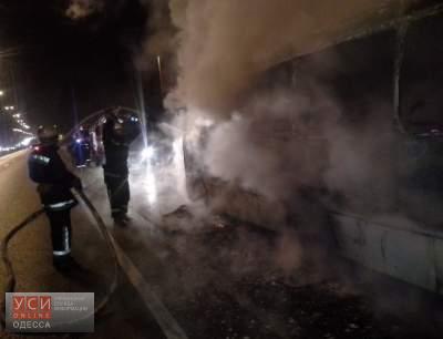 Под Одессой загорелись два пассажирских автобуса «фото»