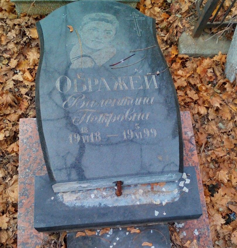 Вандалы повалили надгробия на Втором христианском кладбище (фото) «фото»
