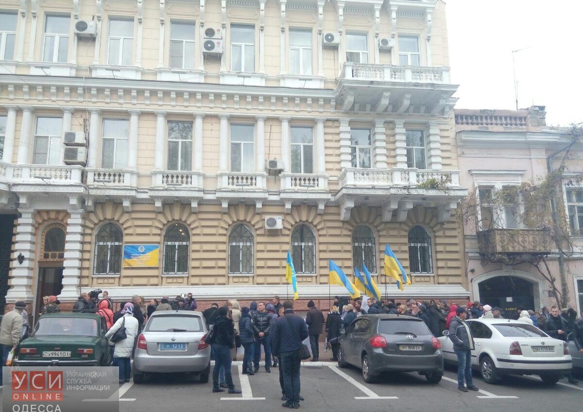 Сотрудники предприятия «Энергия и газ Украины» устроили пикет под облУВД: требуют полицию разобраться с рейдерами (фото) «фото»