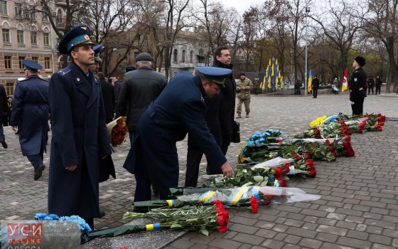 Третья годовщина Евромайдана: руководство Одессы и области возложило цветы к памятнику Шевченко (фото) «фото»