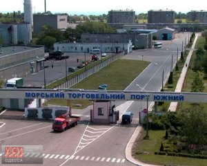 yuzniy-port-gates