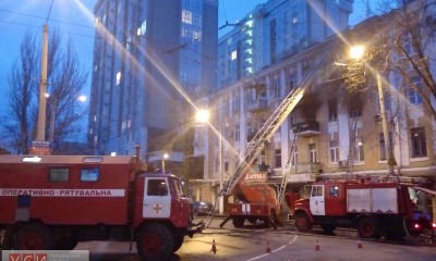 В центре Одессы загорелось старинное здание из-за елочной гирлянды (видео, фото) ОБНОВЛЕНО «фото»