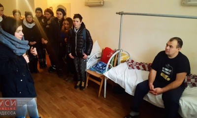 Школьники из Татарбунарского района приехали в Одессу проведать раненых военных (фото) «фото»