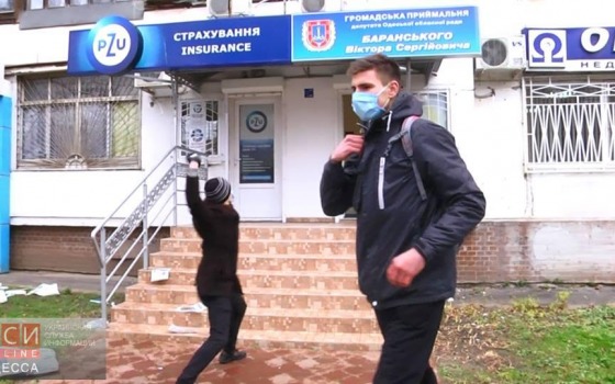 Активисты закидали яйцами офис депутата от “Оппоблока” Виктора Баранского: он намерен жаловаться во все консульства в Одессе (фото) «фото»