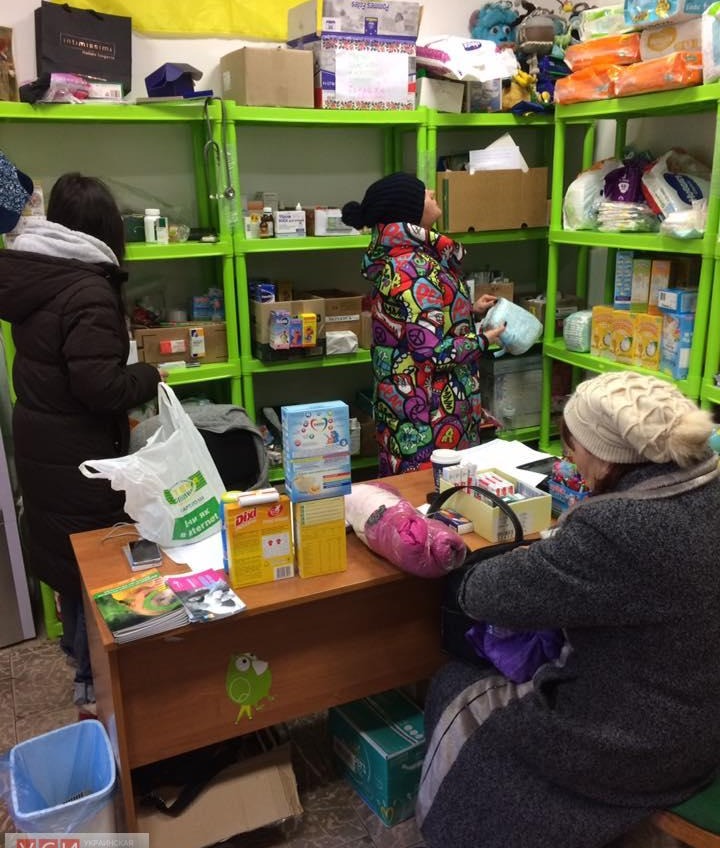 Одесские школьники провели одень день в роли волонтеров: помогали переселенцам и нуждающимся (фото) «фото»