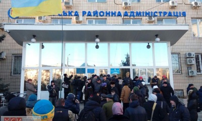 Акция протеста у Приморской райадминистрации переросла в столкновение (фото, видео) «фото»