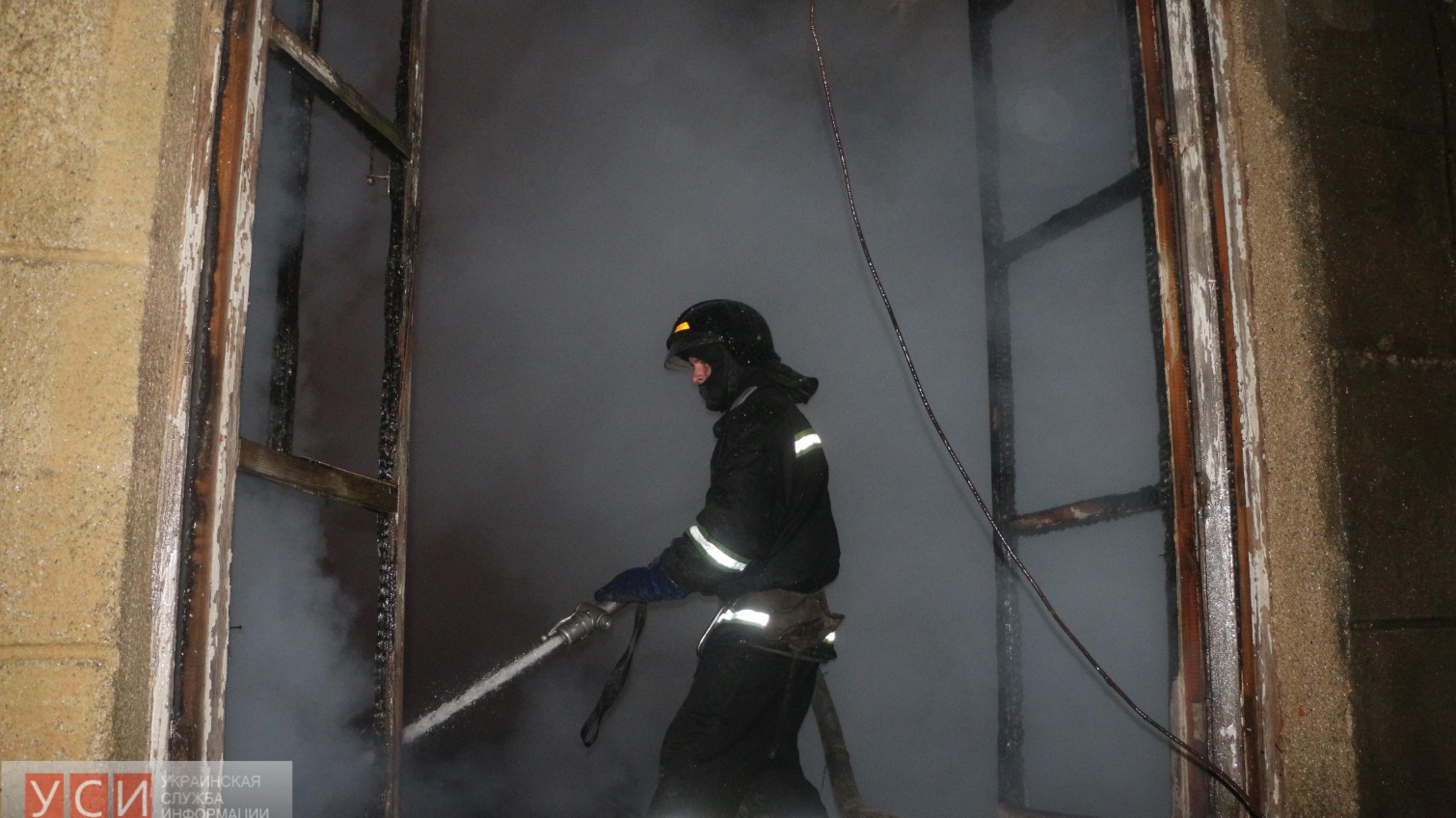 Ночью под Одессой спасатели тушили масштабный пожар (фото) «фото»