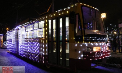 Трамваи в гирляндах вышли на одесские маршруты: вместо кондуктора – Дед Мороз (фото) «фото»